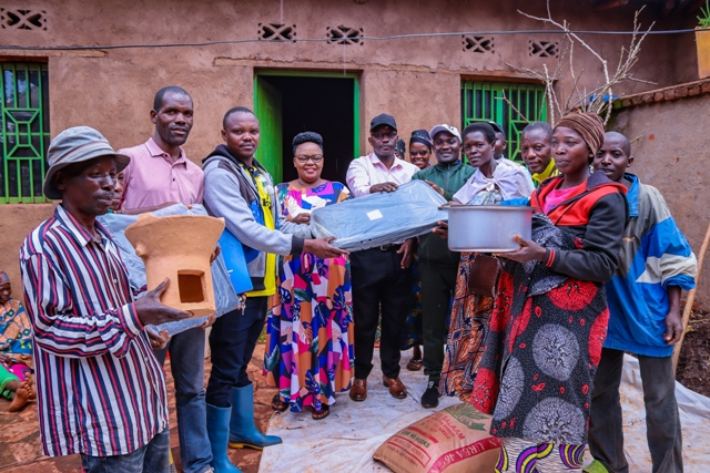 gitega-587-menages-de-mugutu-beneficient-d-un-coup-de-pouce-agricole-grace-a-one-acre-fund-tubura