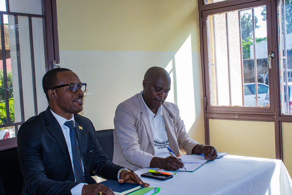 gitega-le-gouverneur-de-province-intensifie-la-lutte-contre-les-boissons-alcoolisees-illicites-et-reaffirme-les-priorites-de-developpement