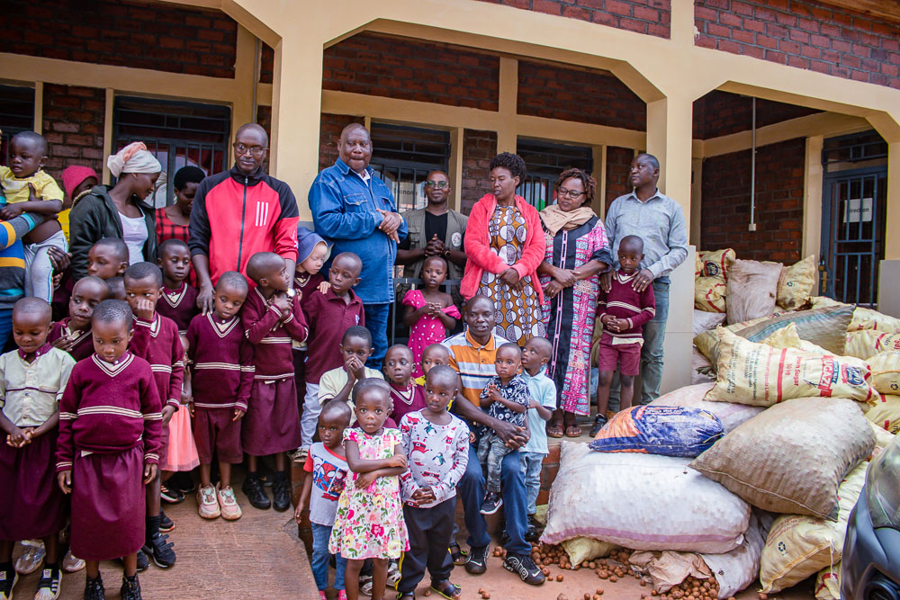 gitega-le-cndd-fdd-apporte-une-assistance-aux-orphelinats-et-aux-enfants-en-situation-de-vulnerabilite